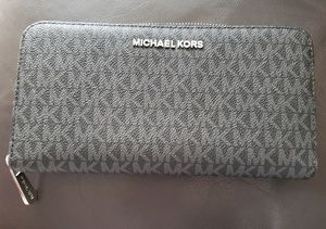 Michael Kors XL Jet Set Travel Wallet in Black